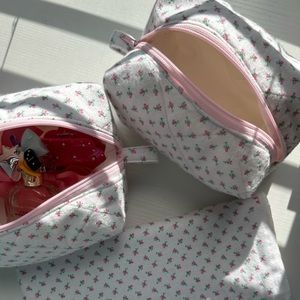 Handmade quilted floral makeup pouch! <3 💐🎀✨